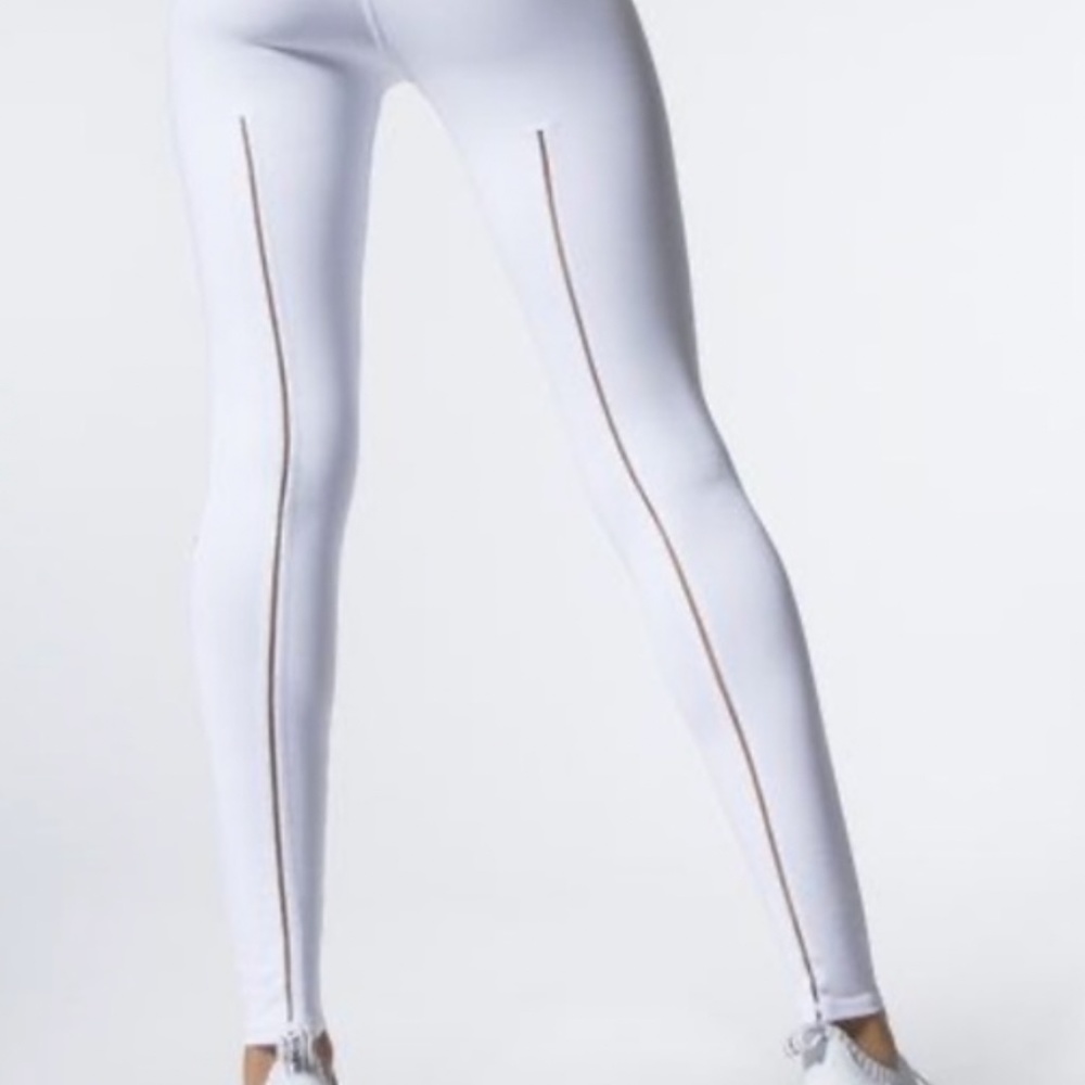 Alo Yoga High Waist Dash legging, sexy back seam!